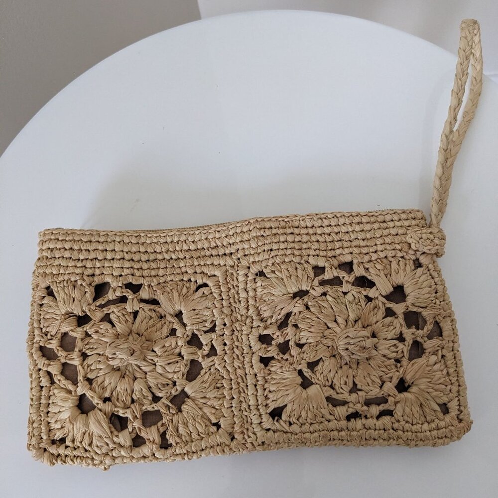 Frost Hats Handwoven Raffia Wristlet - Made in Madagascar | Eco-Friendly Women'
